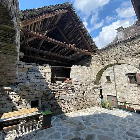 Appartement In Casa Medievale Montecrestese